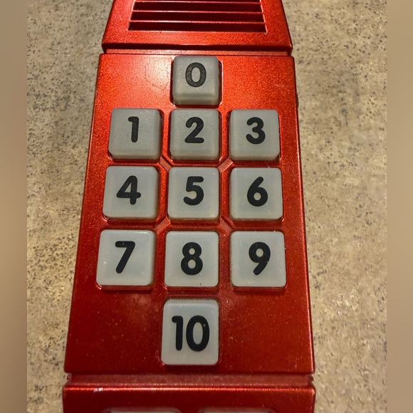 Vintage Hasbro Merlin 2004 Red Handheld Electronic Game - Tested - Picture 5 of 12